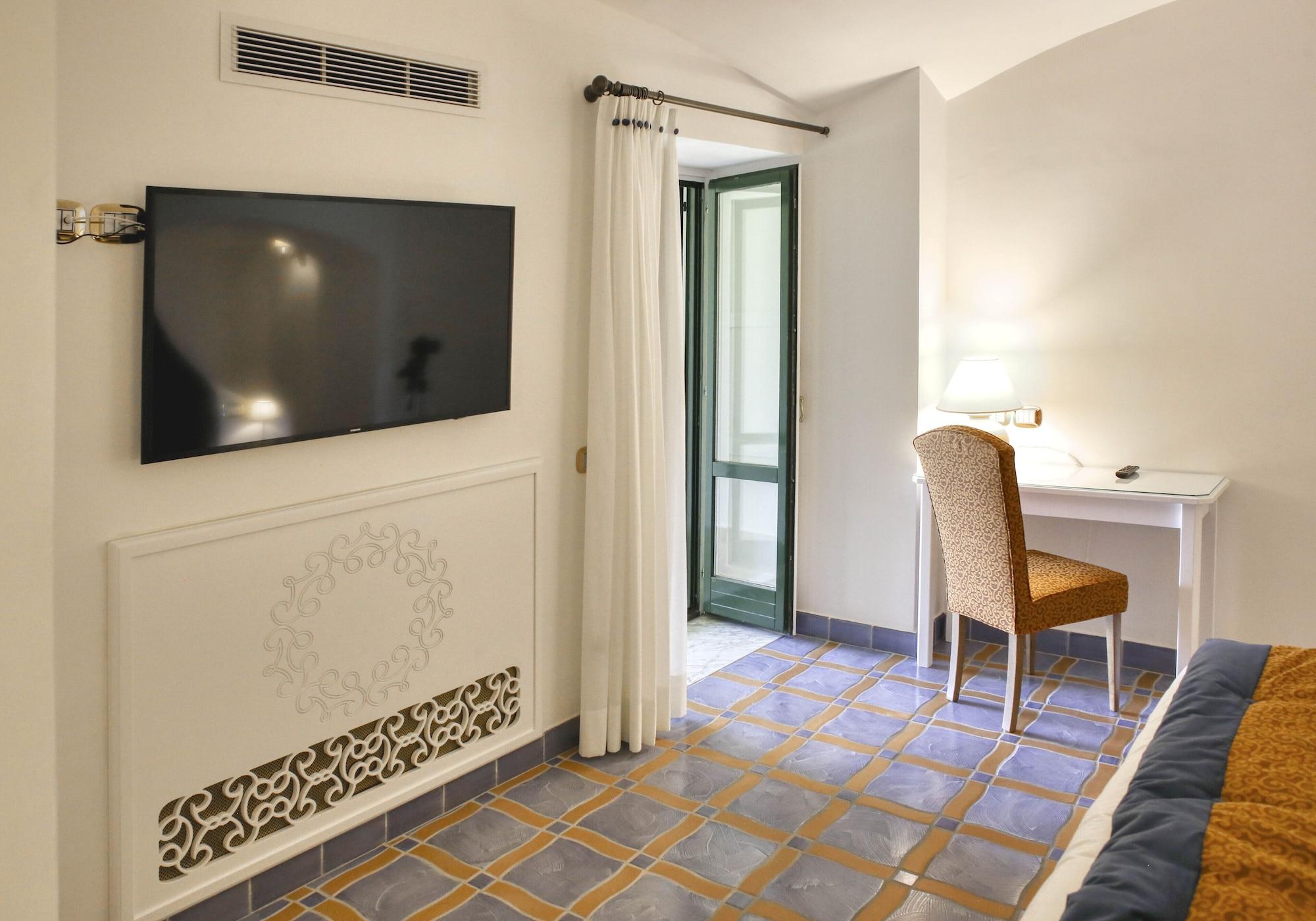 Palazzo Confalone Hotel 5*